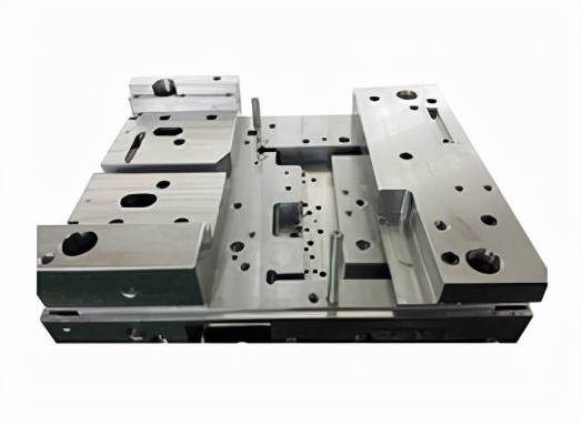 模具加工厂如何解决产品变形问题